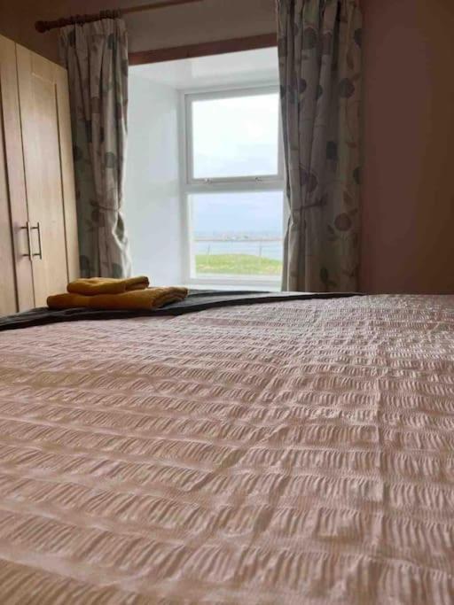 2 Bedroom House Overlooking Pierowall Bay, Westray Ngoại thất bức ảnh